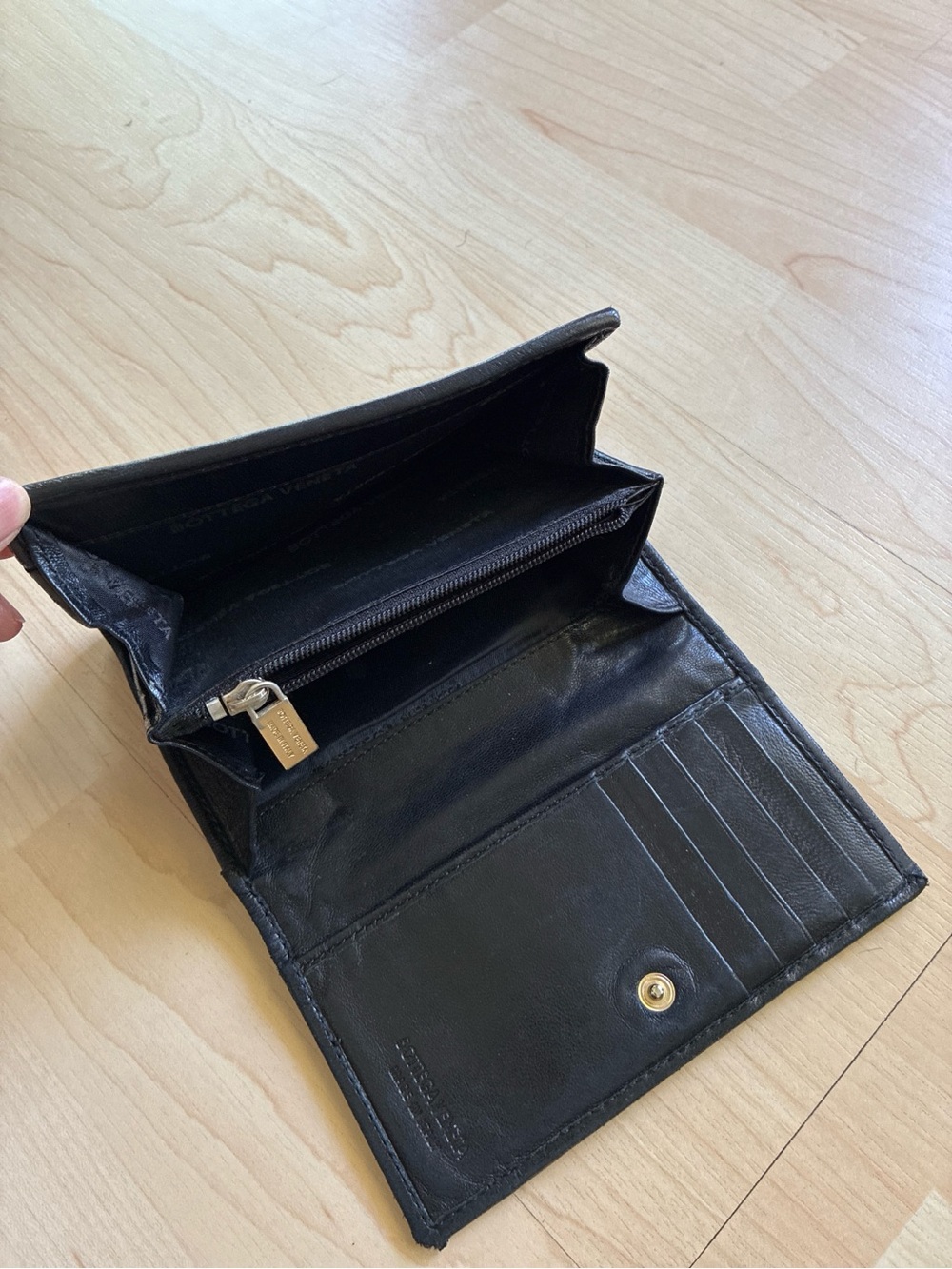 Bottega Veneta Vintage Black Intrecciato Leather Snap Wallet - Picture 2 of 8